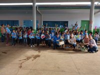 Prefeita Gislaine Lebrinha Vice-prefeito Jaime e Vereadores entregam ovos de páscoa nas escolas do município