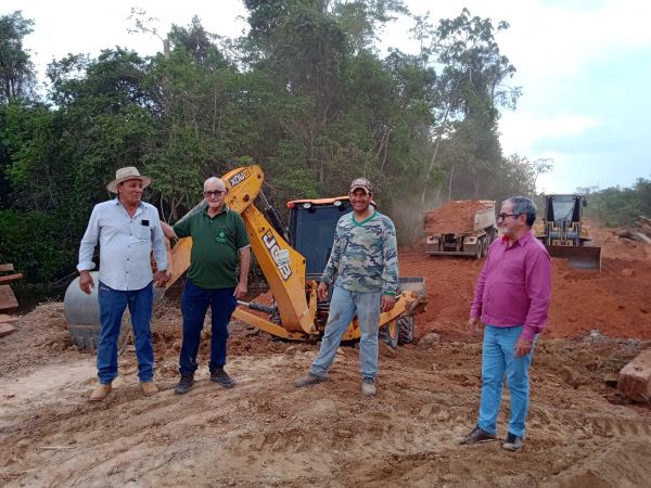 Equipe da obras em serviço