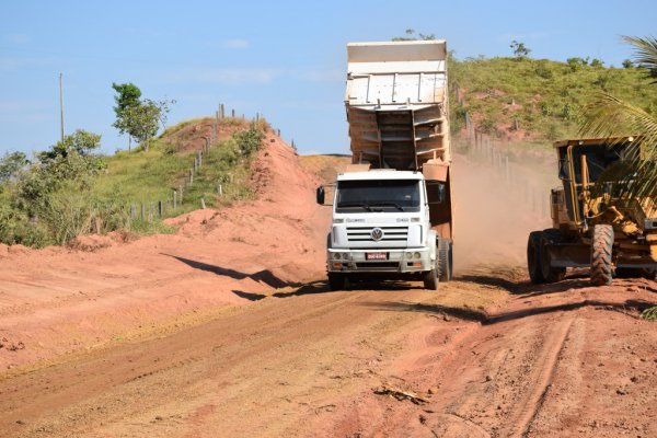 Secretaria de Obras a todo vapor no patrolamento e cascalhamento das Linhas Vicinais