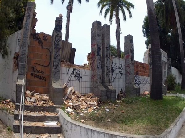 Hospital Psiquiátrico Mira Y López, em Fortaleza, é demolido