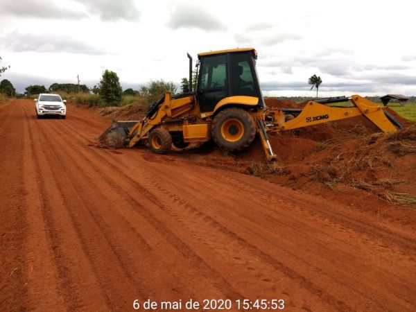 Deu início os serviços de manutenção e recuperação das estradas vicinais