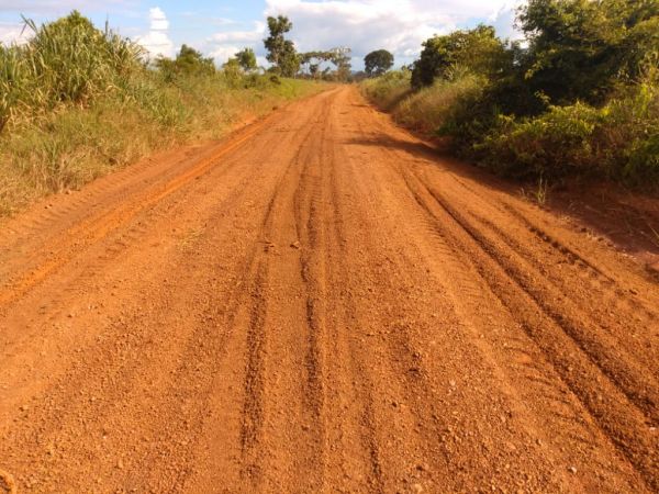 Prefeitura de São Francisco do Guaporé realiza recuperação de estradas vicinais