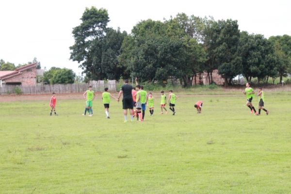 Escolinha Municipal de futebol volta aos trabalhos em São Francisco